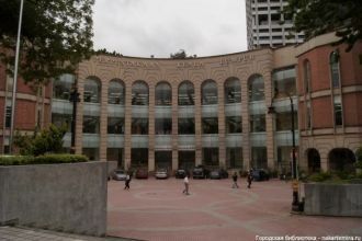 Городская библиотека на площади Независи