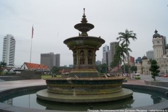 Фонтан на площади Датаран Мердека.