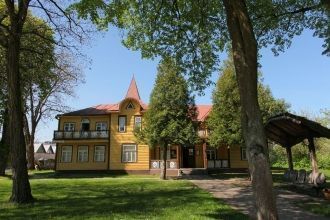 В музее на сегодняшний день собрано окол