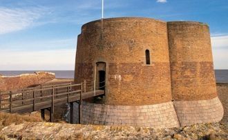 В диаметре эти башни 12- 15 метров, в тр