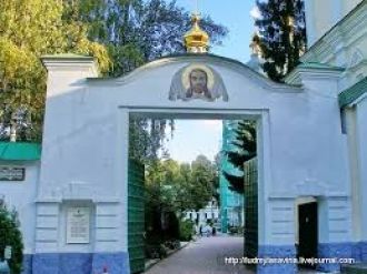 Выдубицкий монастырь. Главные ворота.