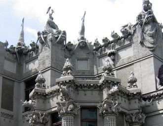 Роскошные фасады и уникальная лестница у