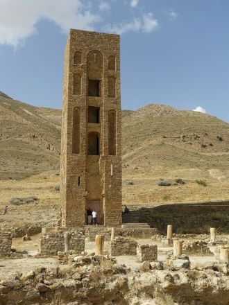В Кала-Бени-Хаммад находится разрушенная