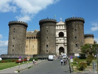 Замок Кастель-Нуово