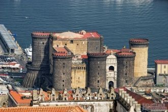 Это было начало истории замка, который б