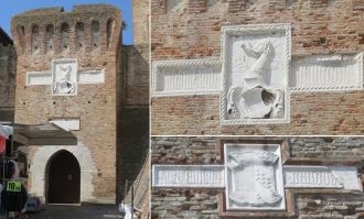 Герб Malatesta украшает верхнюю часть ка