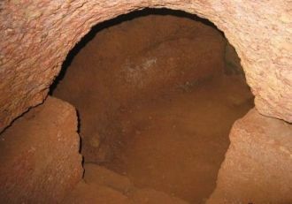 Спуск в пещеры Арвалем.