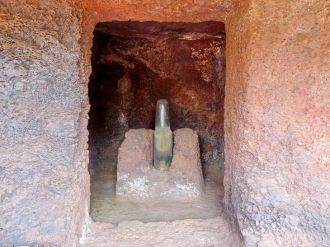 Внутри пещеры Арвалем.