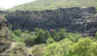 Кроме того, каждый извилистый ход в пеще