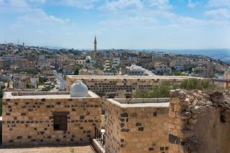 С 2001 г. в окрестностях Гадары работает