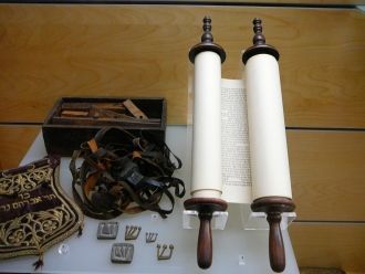 Экспонаты в музее при Синаноге дель Тран