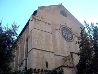 Изящно выглядит и монастырский двор – ро