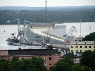 Футуристическое здание в форме гигантско