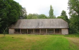 Построенный мастером Ульяном амбар для з