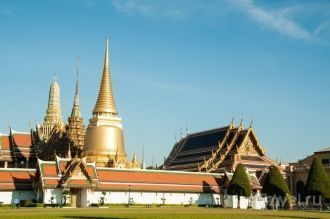 Храм находится на территории королевског