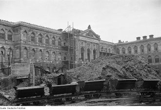 В 1945 году при бомбардировке Дрездена А