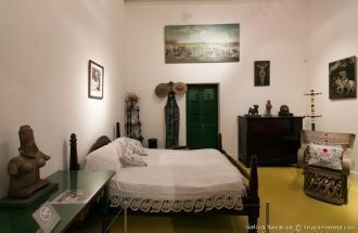 Спальня Диего. На вешалке — его комбинез