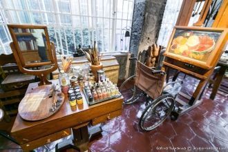 Сегодня, прохаживаясь по комнатам, можно