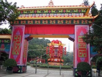 Парк Юесю, одни из ворот.