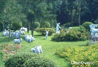 Парк Юесю - скульптурная композиция.