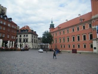 Род Радзивиллов владел этим зданием почт