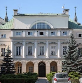 В период своего правления во дворце Радз