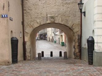 В 1926 году дом с воротами был арендован