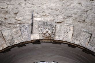 Ворота построили в 1698 году