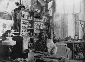 М.А.Волошин в мастерской своего дома. 19