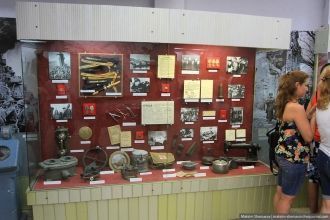 На первом этаже здания – музейная экспоз