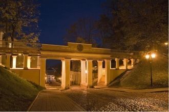 Ангельский мост в вечерней подсветке.