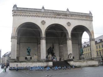 Кроме того, что Аркада Полководцев являе