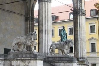 Теперь, ежедневно, к памятнику проводятс