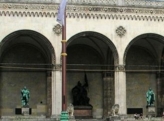 Аркада была посвящена благородным полков