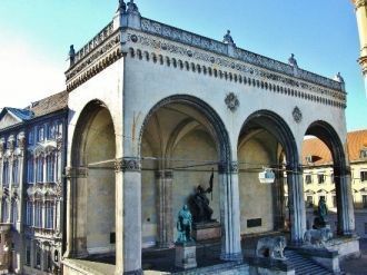 Фельдхернхалле с высоты птичьего полета.