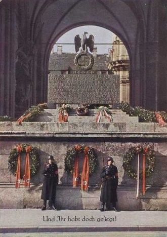 Мюнхен. Площадь Одеонсплатц. Зал полково