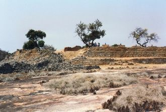 Находится он в пятидесяти пяти километра