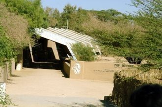 Если не считать проволочного ограждения 