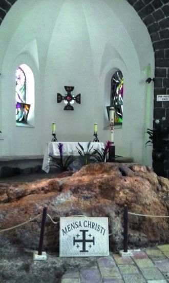 На этом камне Иисус Христос обедал со св