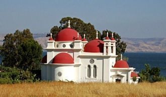 На северном берегу Кинерета в однообразн