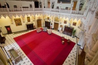 Замок отличается от других себе подобных