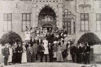 Замок Де Хаар был построен в 14-м веке б