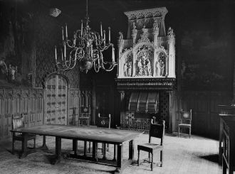 Впрочем и снаружи замок выглядит как сош