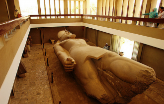 Речь идет о 10-ти метровой статуи Рамсес