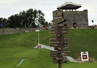 Точно так же, без всякого сопротивления,