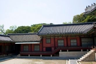 На территории дворца самая большая постр