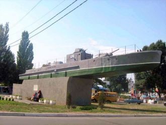 8 мая 1975 года памятник был торжественн