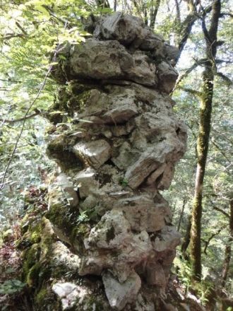 Крепость Хоста, имея естественные обрывы