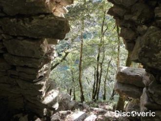 Сегодняшняя хостинская крепость, распола