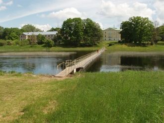 Межотне. Понтонный мост ко дворцу через 
